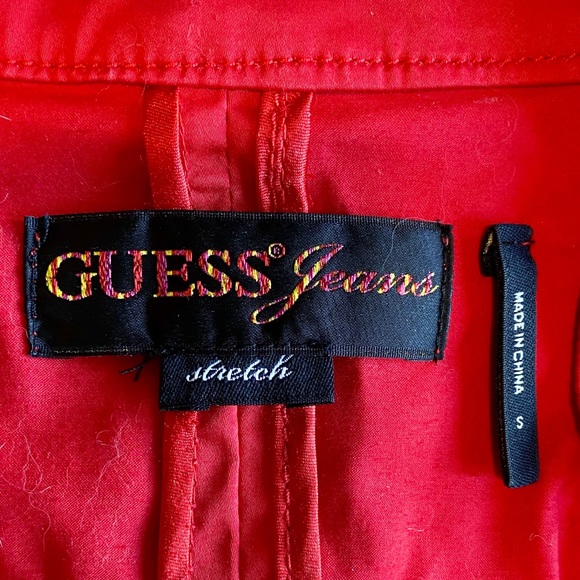 A beautiful top with buttons and belt from Guess. - Picture 3 of 5